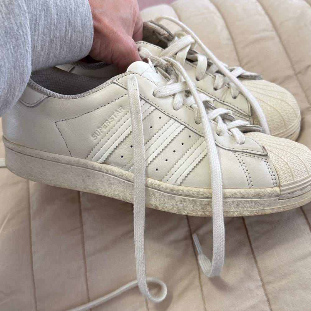 Adidas Shell Toe size 6